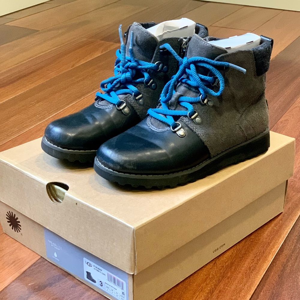 UGG Boys K Hilmar Lace-up Boot, size 3.